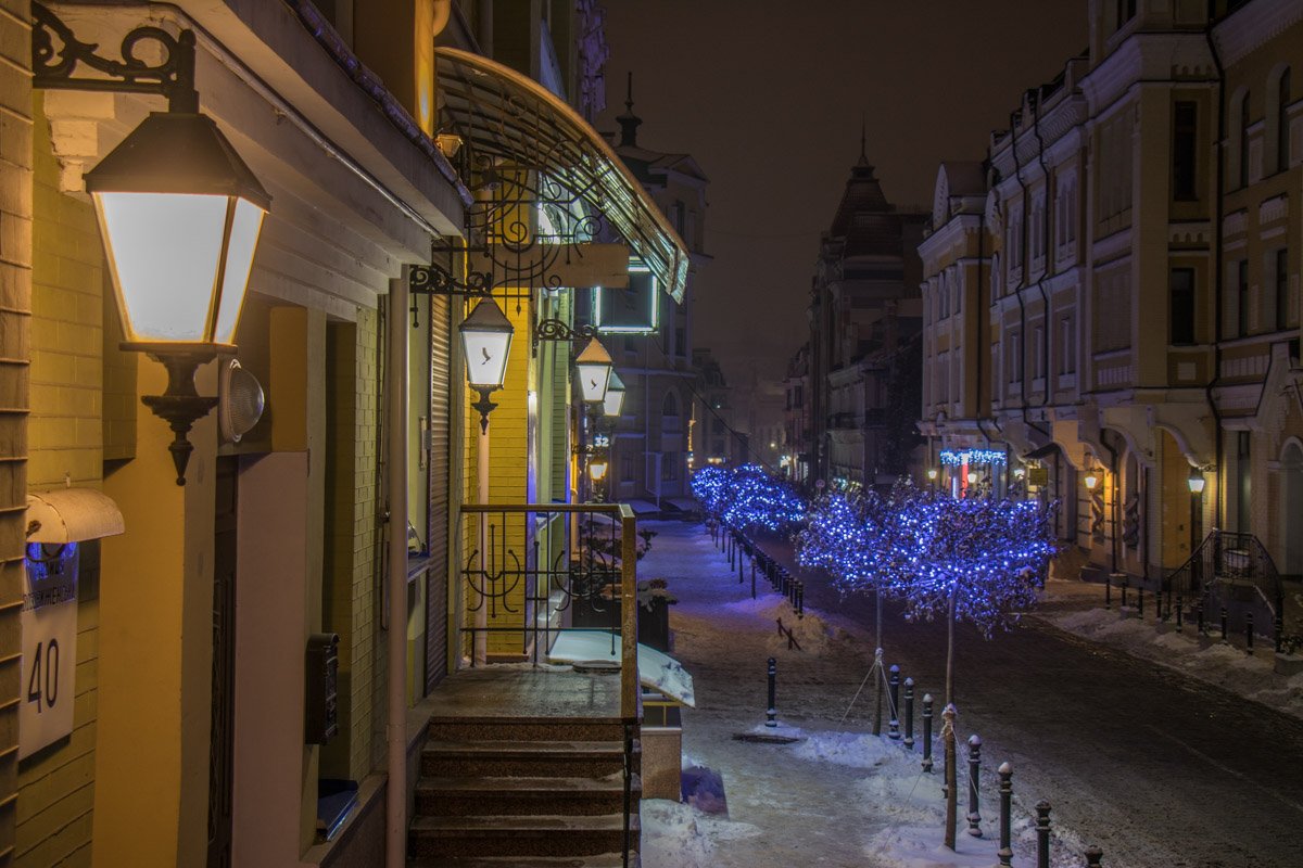 Воздвиженка ночью еще более прекрасна, чем днем