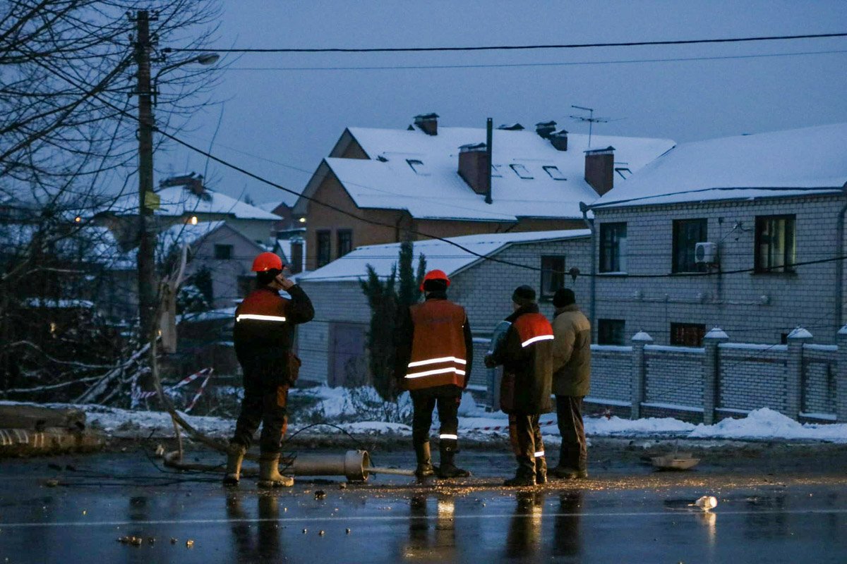 На месте работала патрульная полиция и коммунальщики, которые восстанавливали электроснабжение