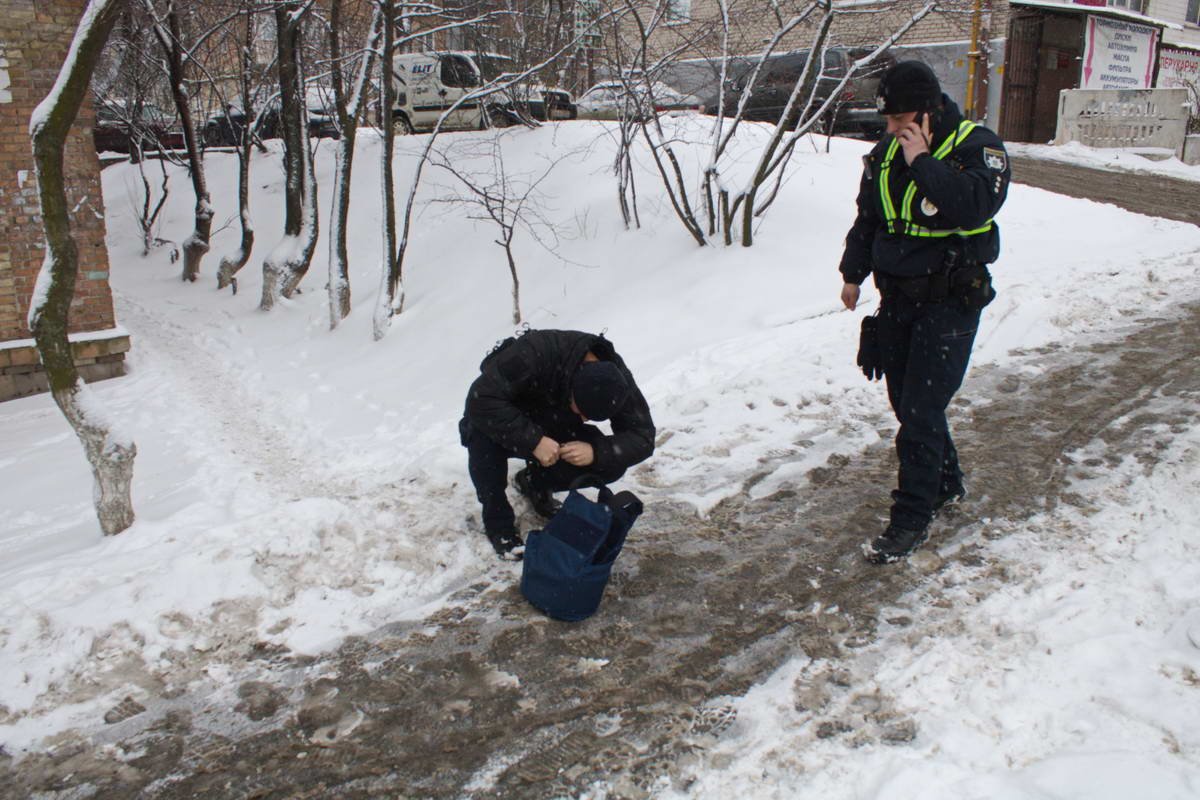 На проспекте Науки,33 неизвестные устроили стрельбу