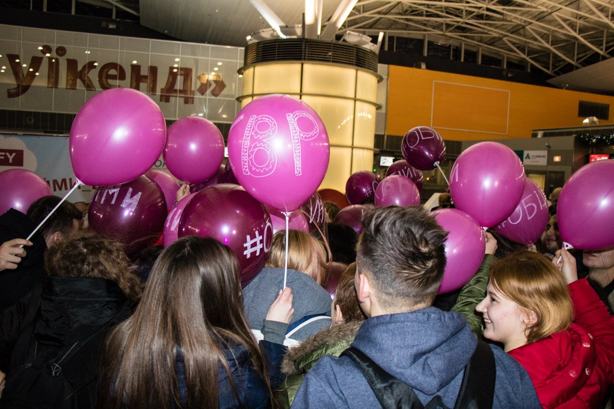 А так выглядели массовые объятия студентов А так выглядели массовые объятия студентов