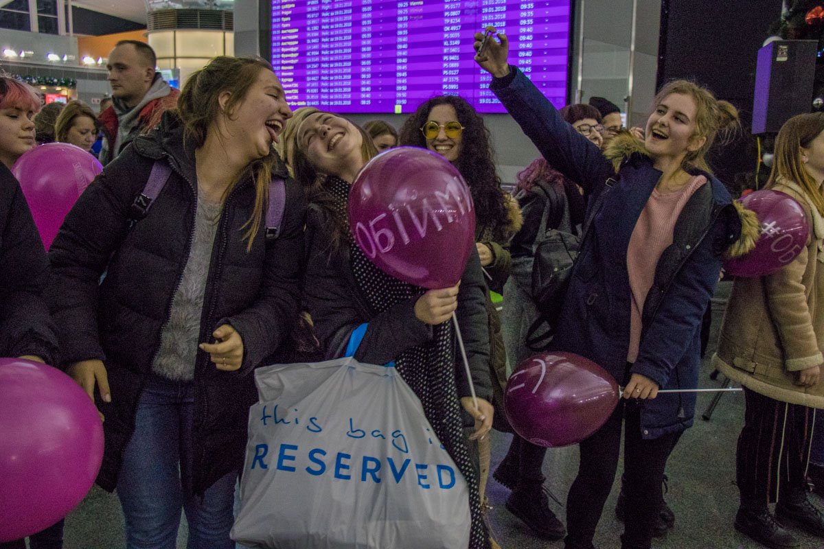 В "терминале Д" царила атмосфера дружбы В "терминале Д" царила атмосфера дружбы