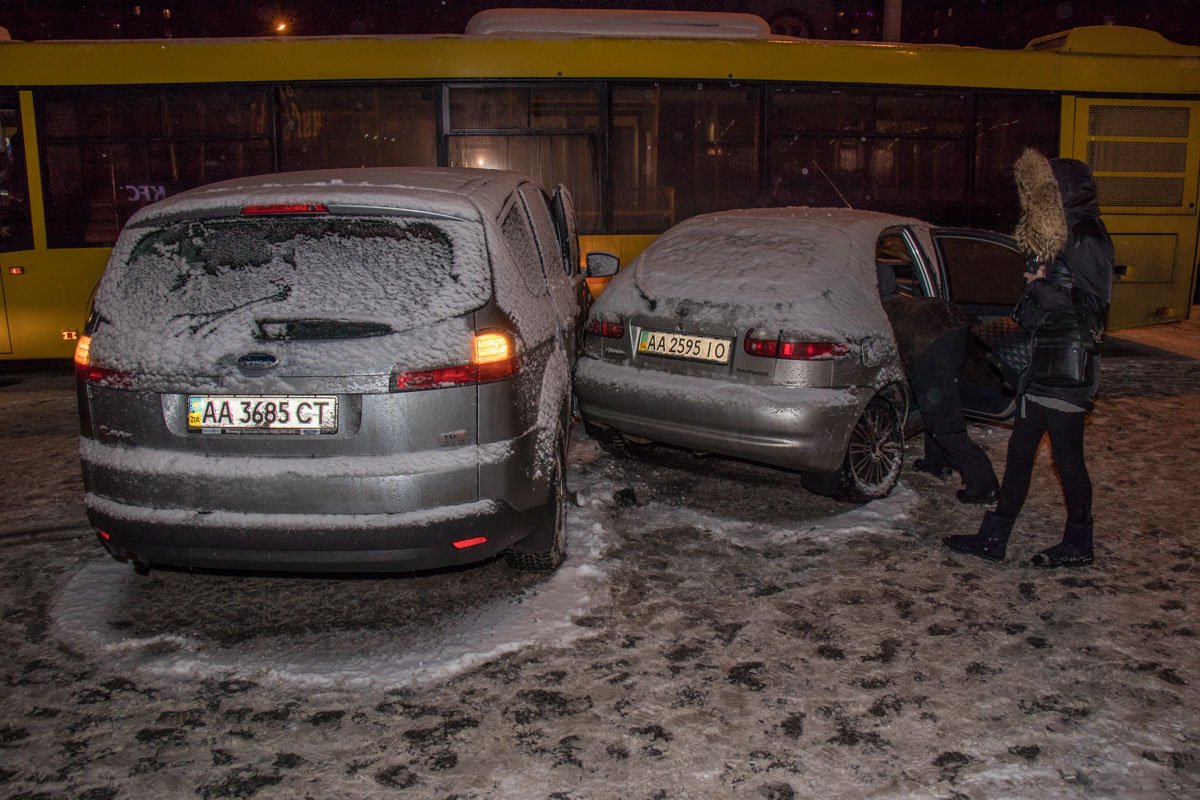 Водителей легковых авто увезла скорая помощь