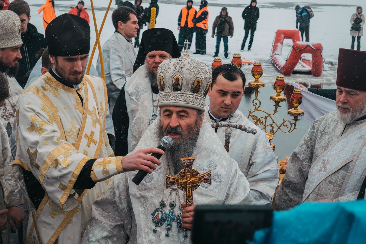 После освящения воды митрополит обратился к прихожанам