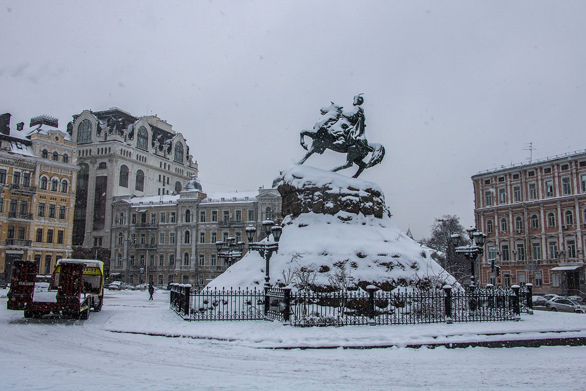 Под белым спокойным покровом