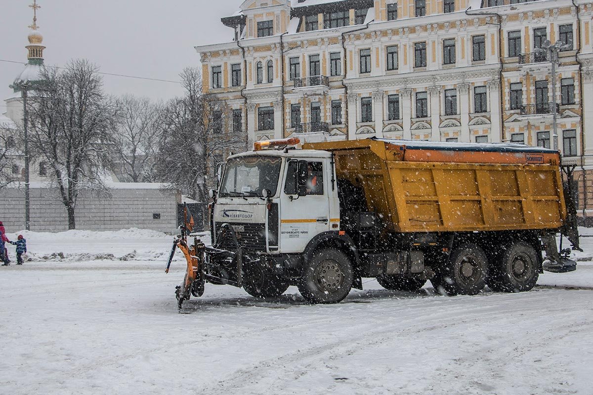 Даже новый снег не вернет праздничного настроения