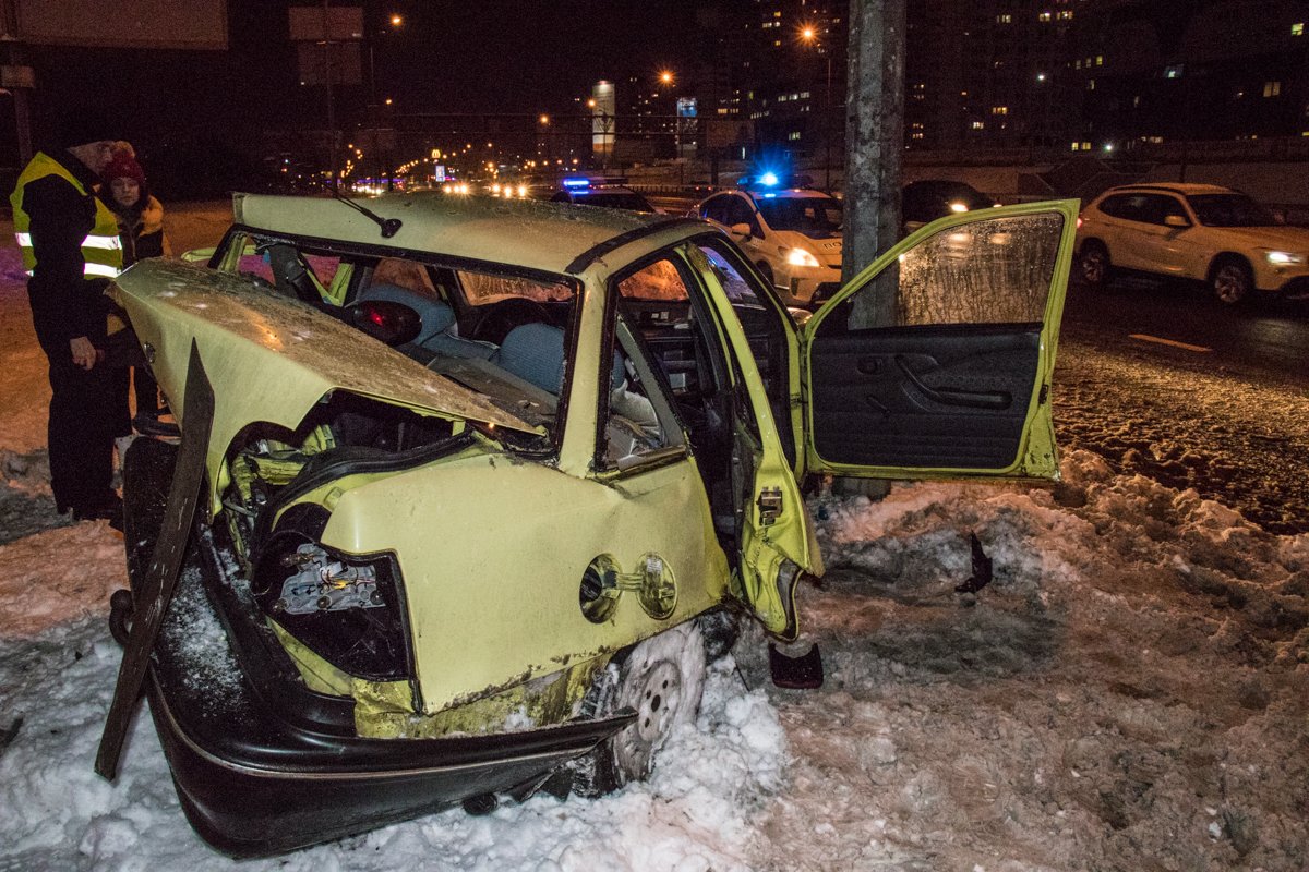 Водителя Daewoo увезла скорая помощь Водителя Daewoo увезла скорая помощь