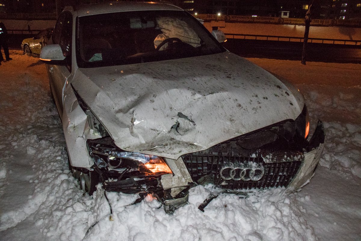 Водителя Audi доставят на проверку к наркологу Водителя Audi доставят на проверку к наркологу