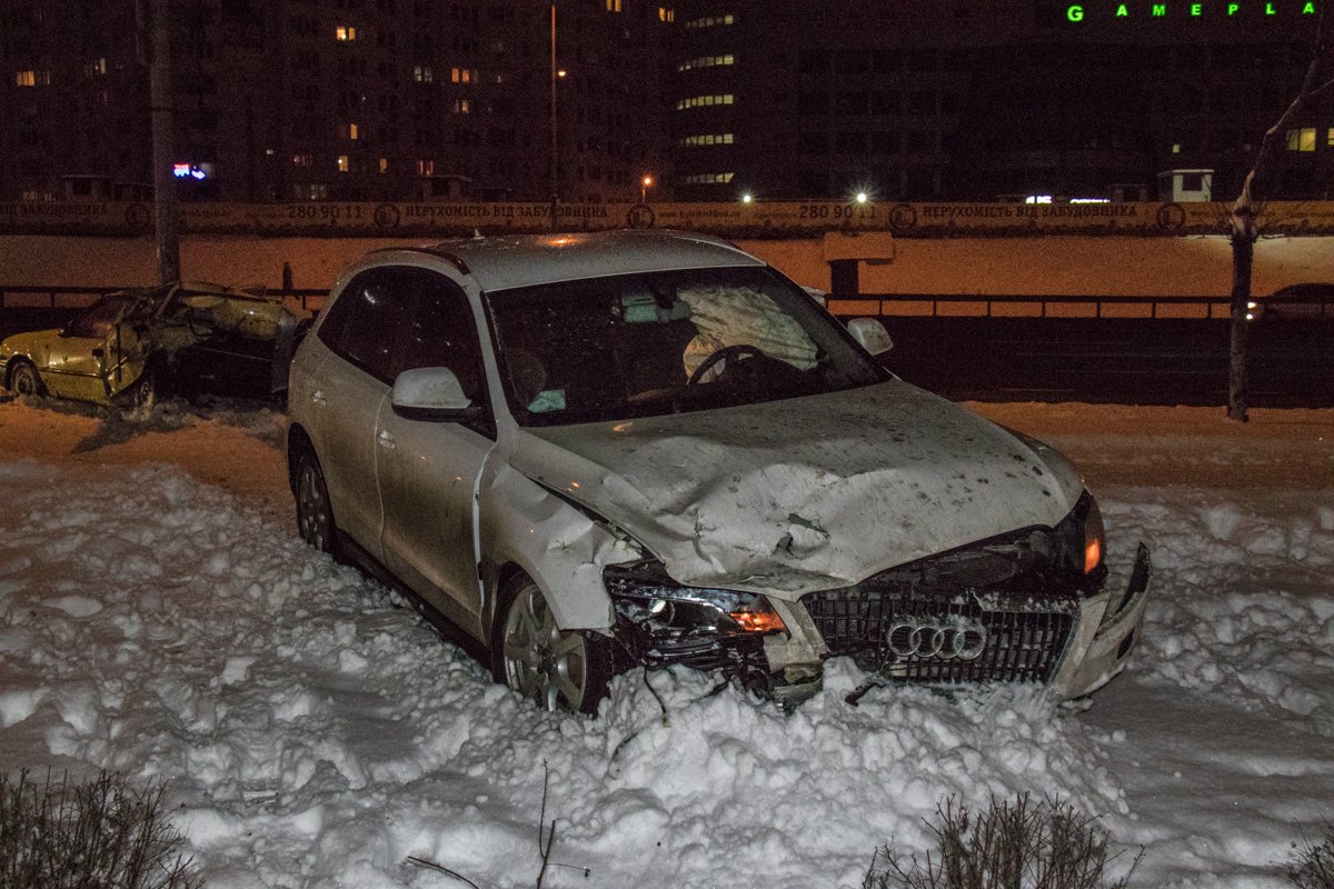 Audi влетела в припаркованный Daewoo Audi влетела в припаркованный Daewoo