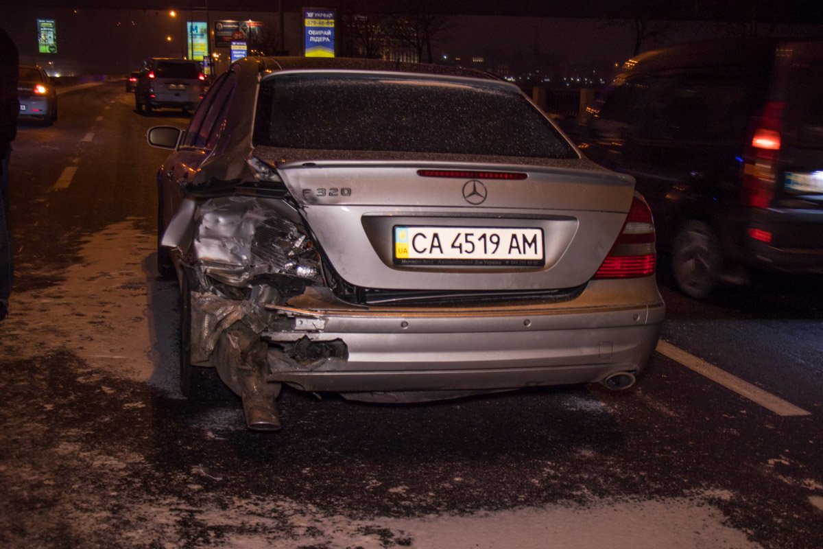 В Mercedes E 320 въехал Doblo В Mercedes E 320 въехал Doblo