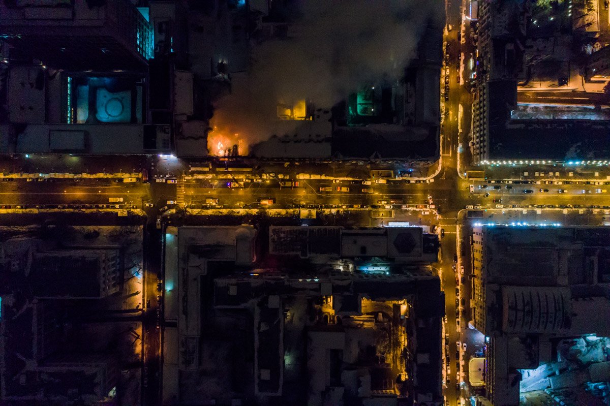 Вокруг пожара перекрыли дорогу