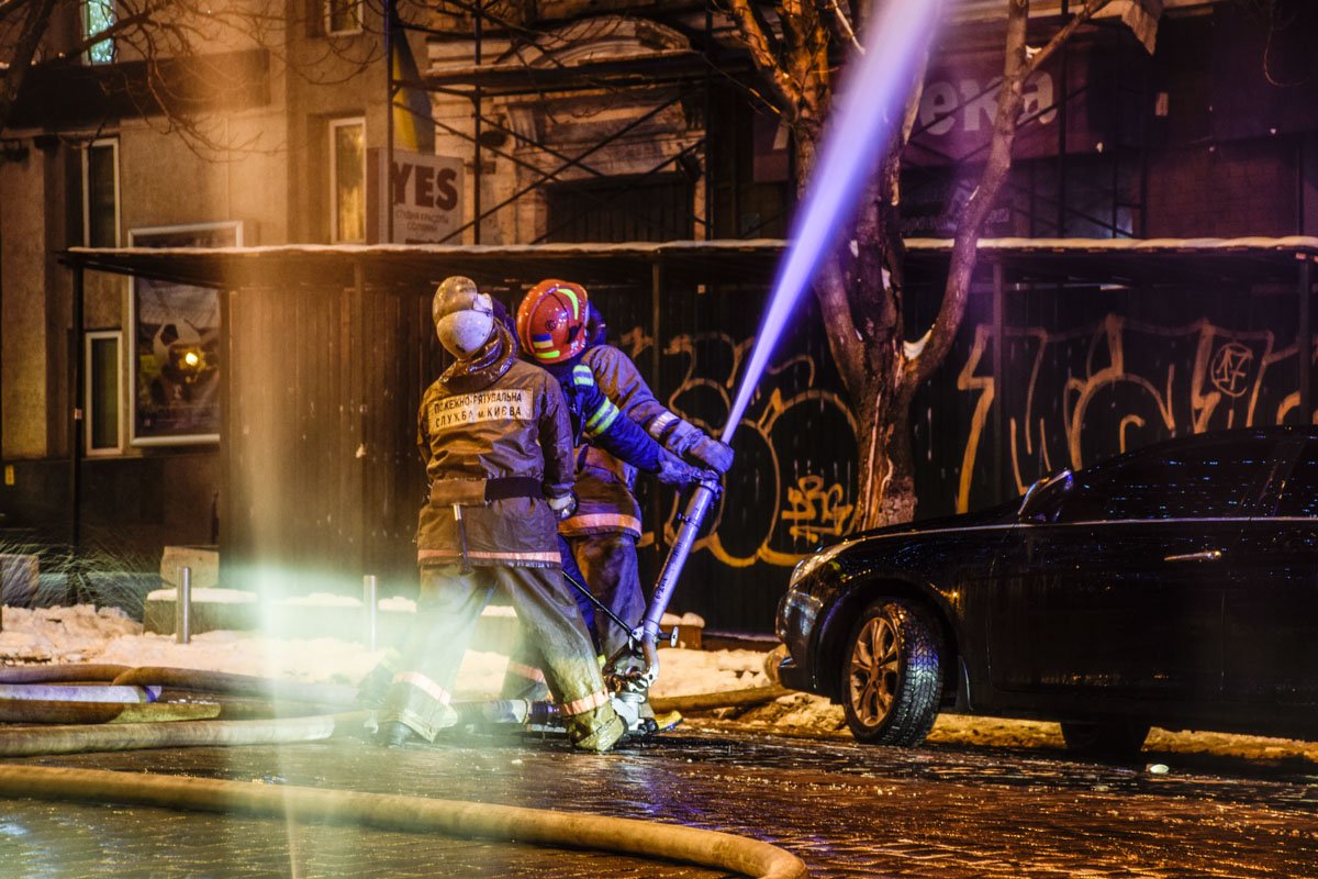 Огонь распространился на 600 кв м