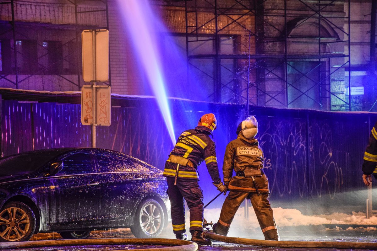 Отчаянная работа спасателей