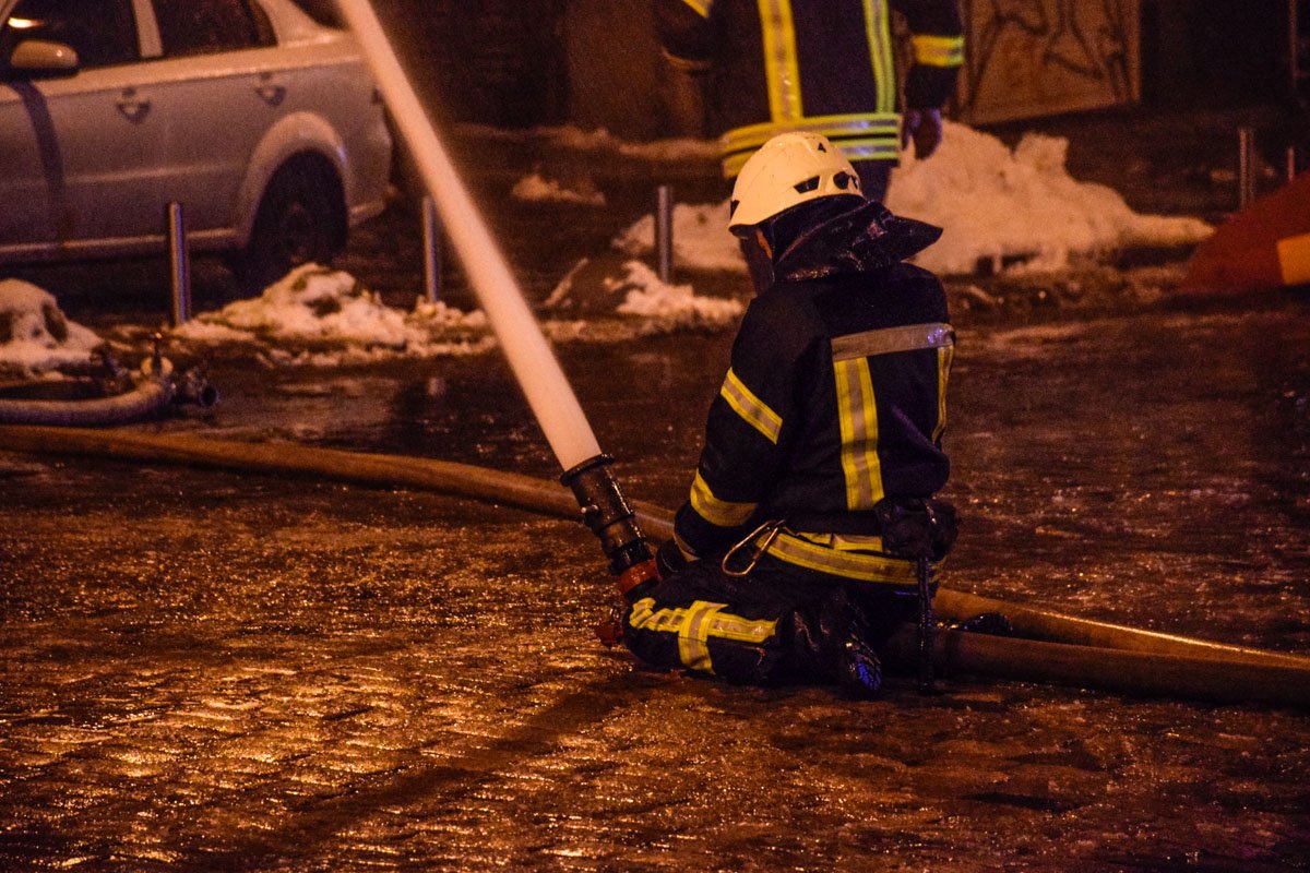 С огнем боролись более 70 спасателей