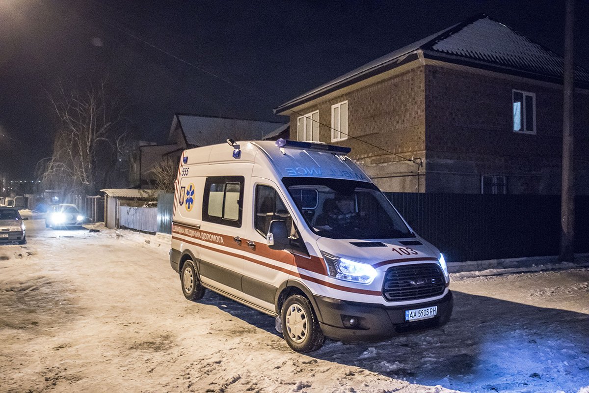 На место приехали патрульные и "скорая"