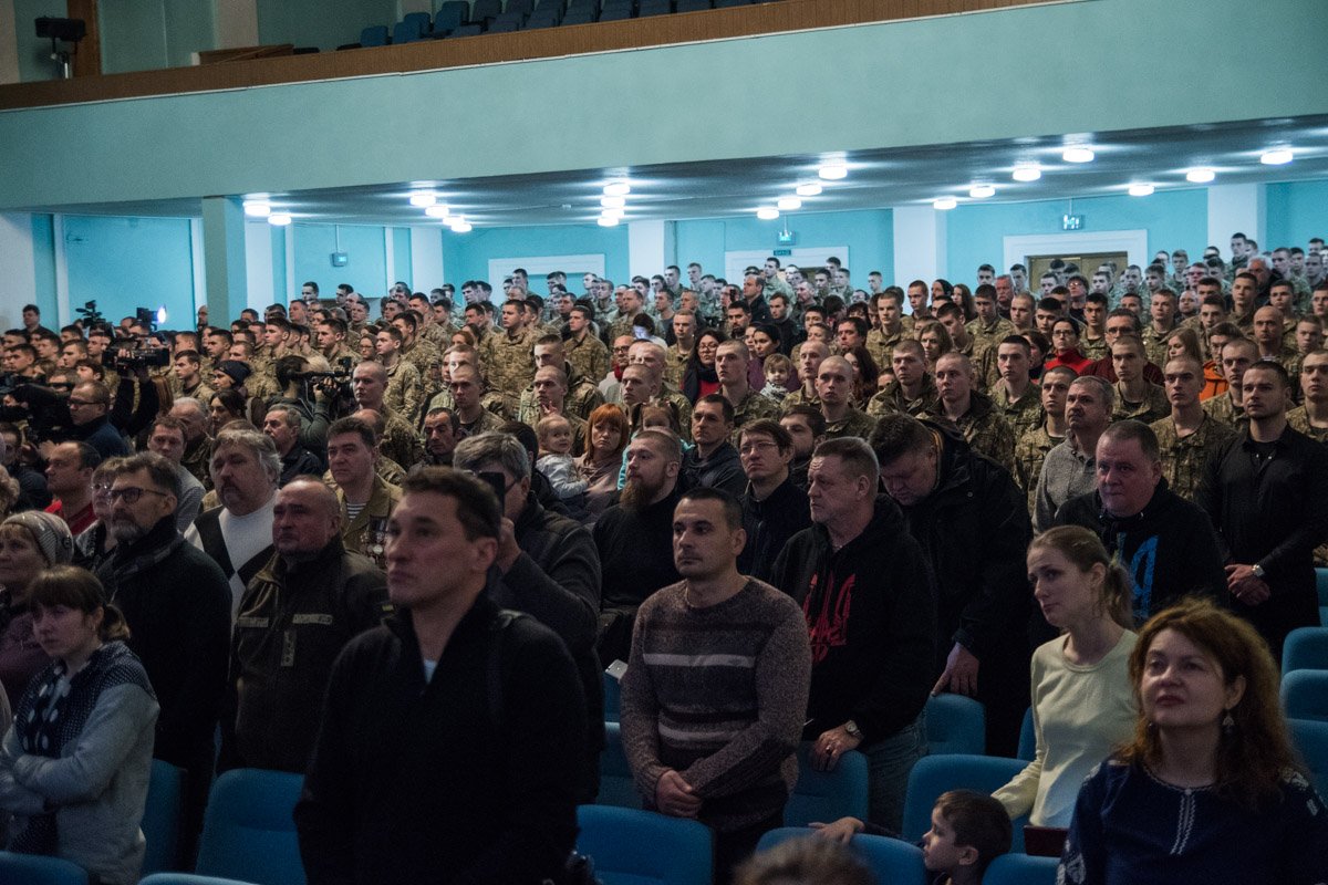 В зале присутствовали ветераны АТО, родственники погибших героев В зале присутствовали ветераны АТО, родственники погибших героев
