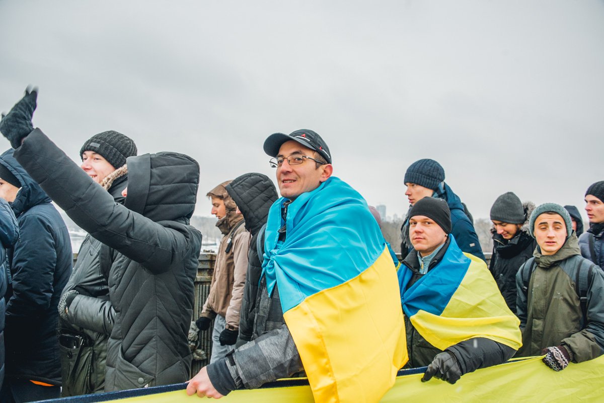 На символическую акцию собрались около 200 человек