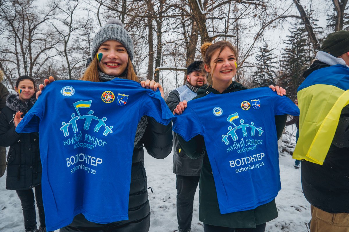 Участники раскрашены в патриотические цвета