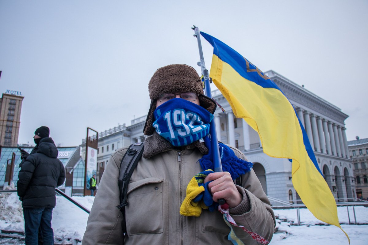 Участники митинга были с флагами Украины
