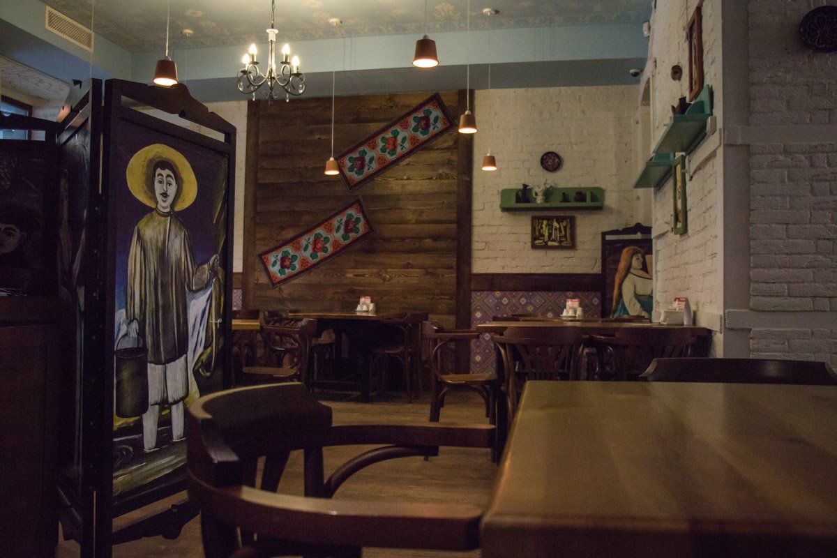 В меню найдутся хинкали трех видов и другие традиционные блюда кавказской кухни В меню найдутся хинкали трех видов и другие традиционные блюда кавказской кухни