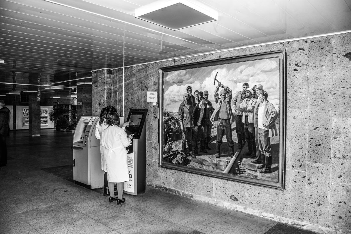 Просторный пустынный холл