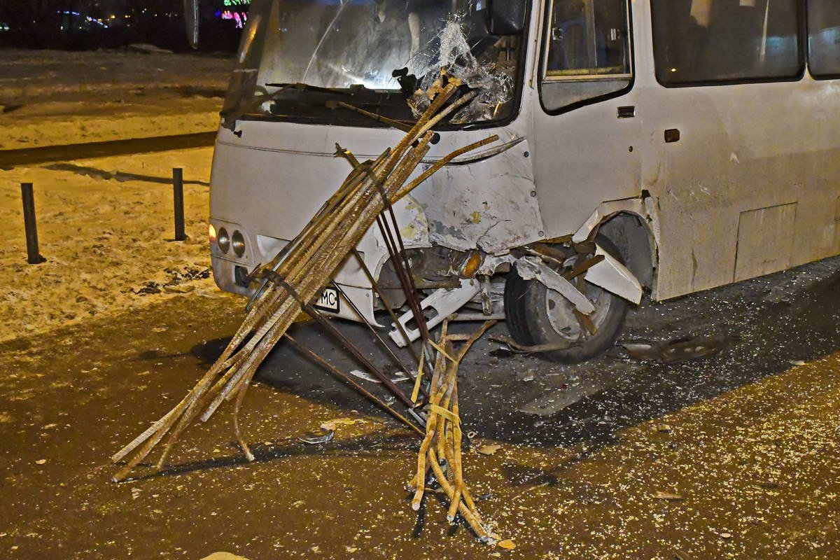 Водитель маршрутки и ее пассажиры не пострадали Водитель маршрутки и ее пассажиры не пострадали