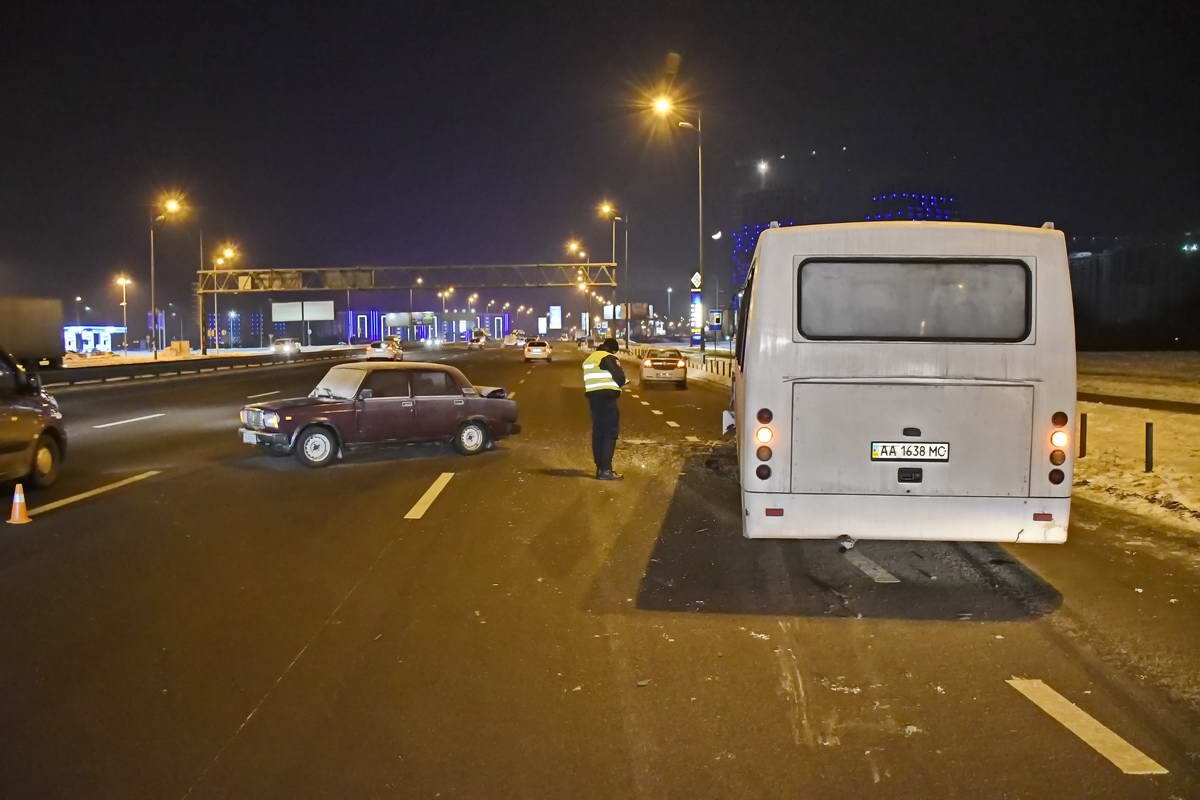 В результате ДТП на мосту пробки не образовалось В результате ДТП на мосту пробка не образовалась