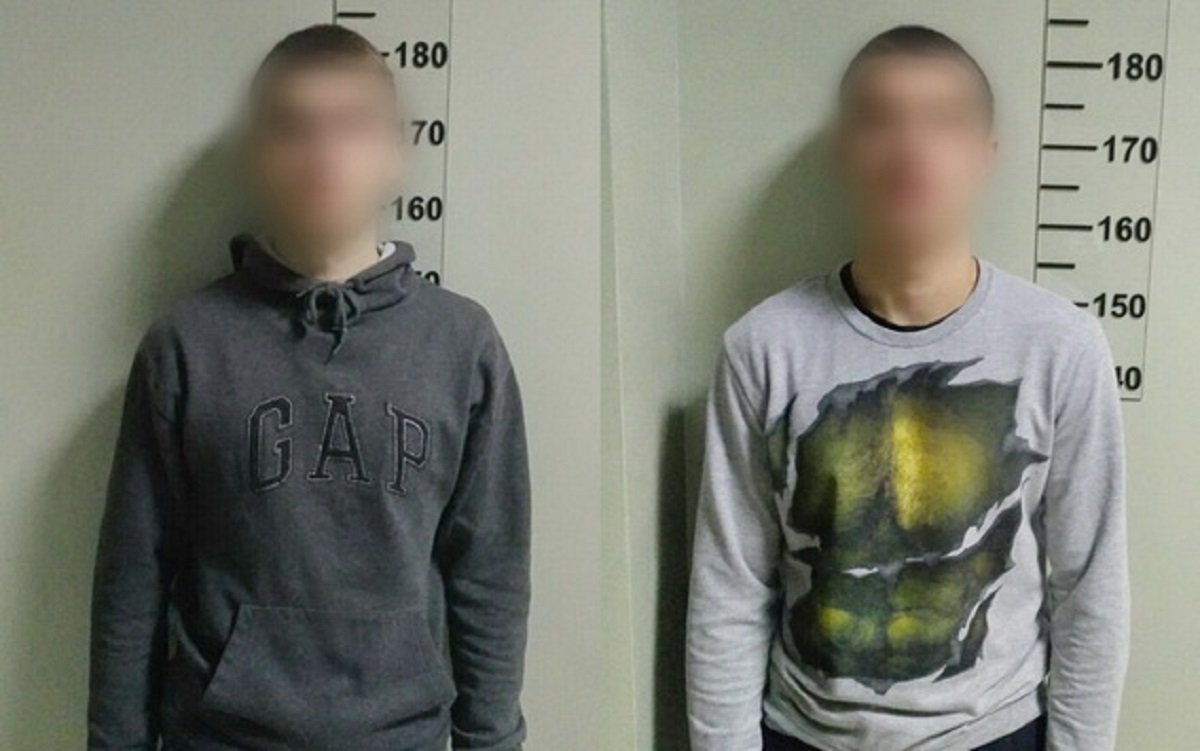 Двое парней, прикинувшись девушкой, ограбили киевлянина