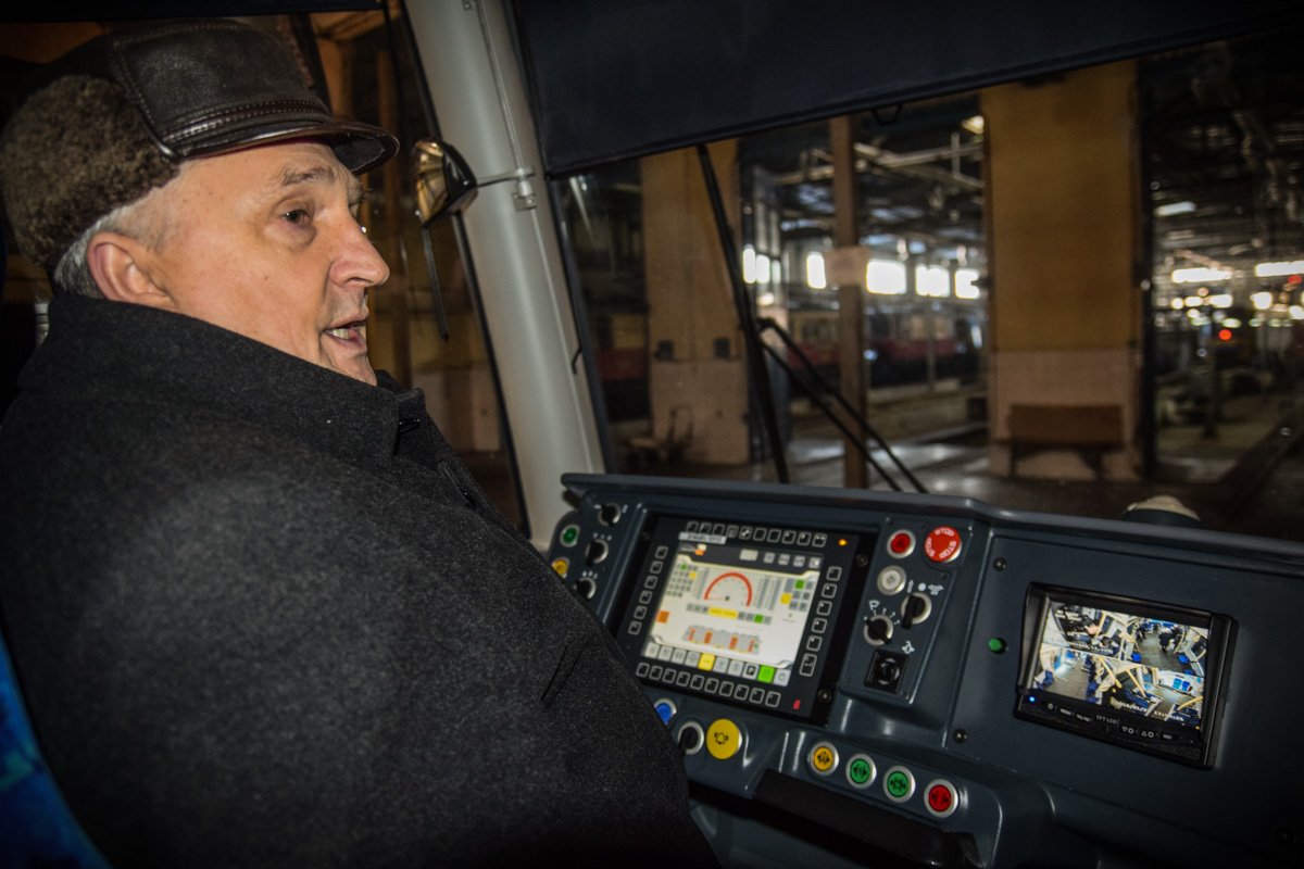 Студентам показали, как управлять трамваем