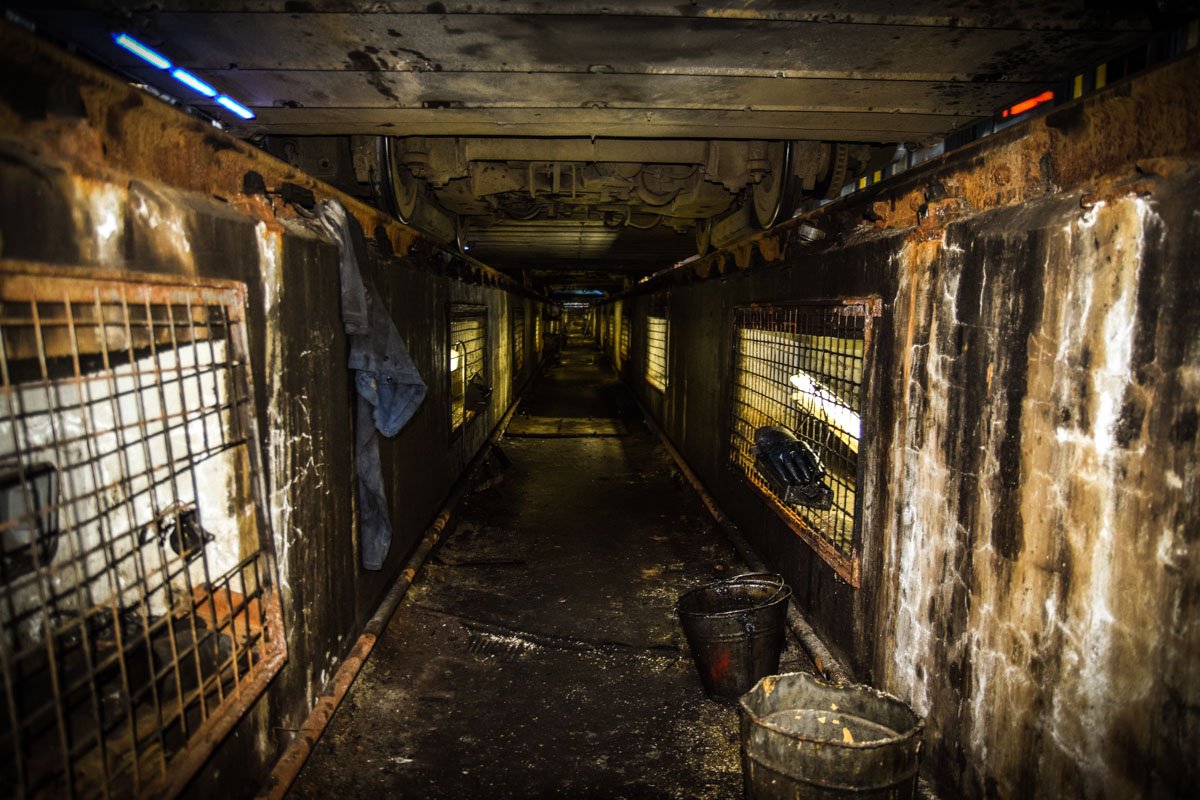 Здесь трамвай получает новую смазку Здесь трамвай получает новую смазку