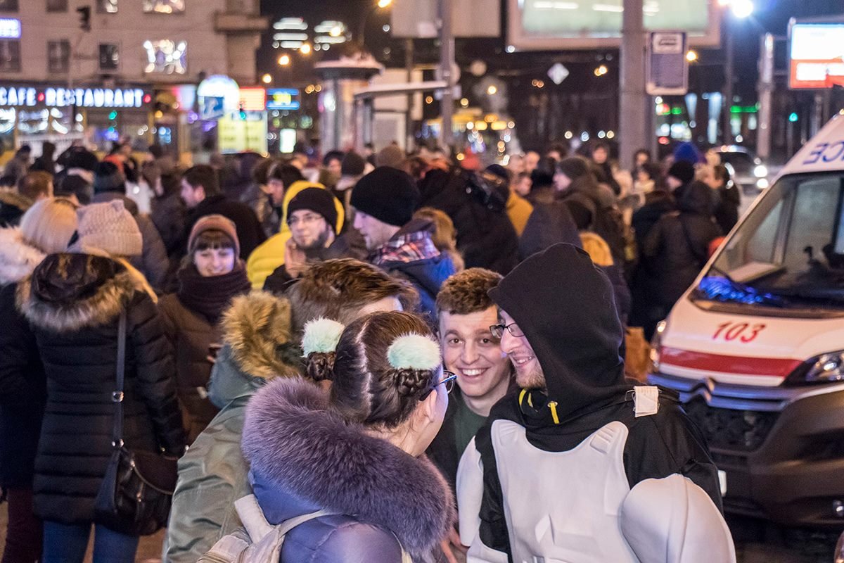 Игроки оказались на улице