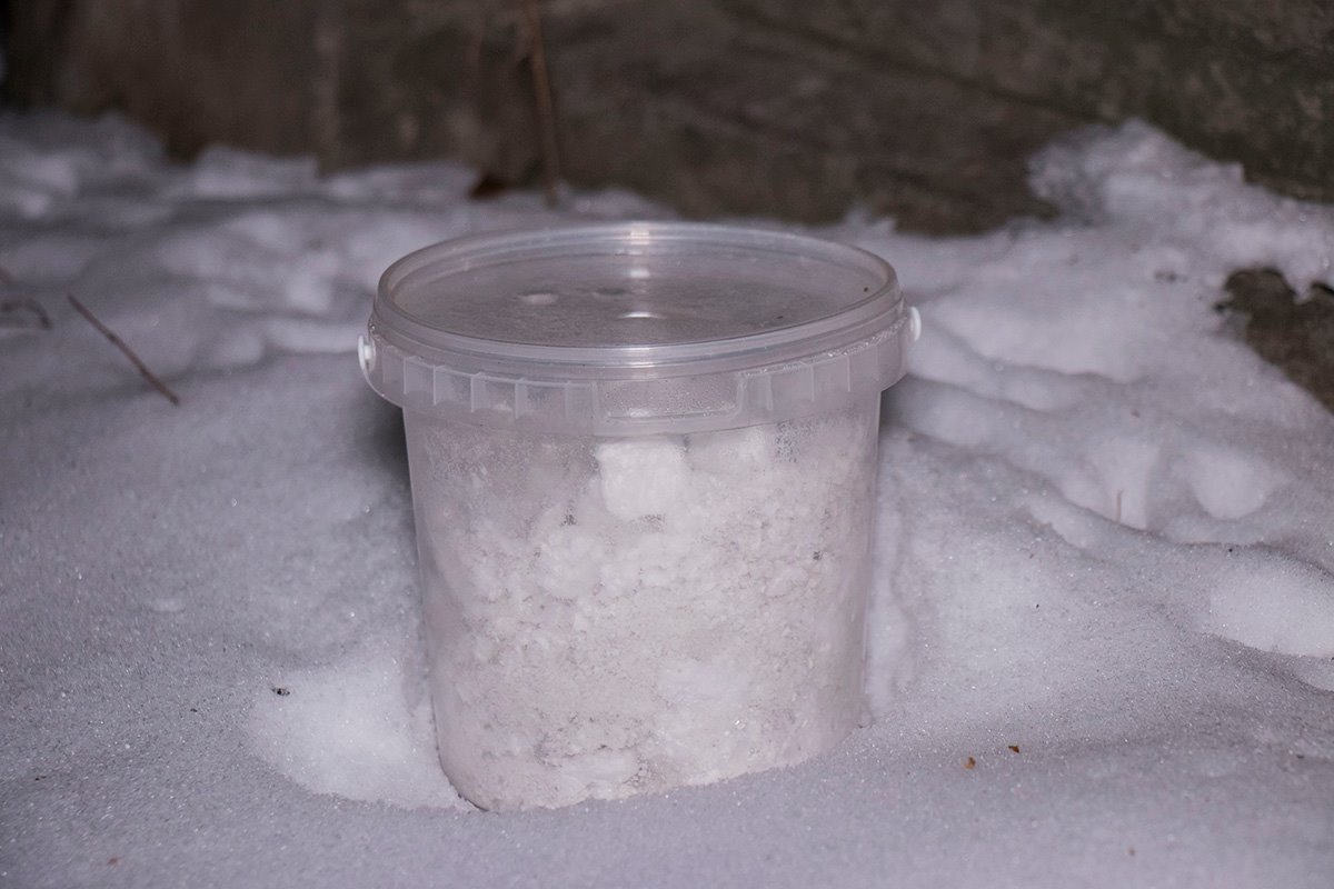 При себе у задержанного было ведерко белого вещества, похожего на амфетамин При себе у задержанного было ведерко белого вещества, похожего на амфетамин