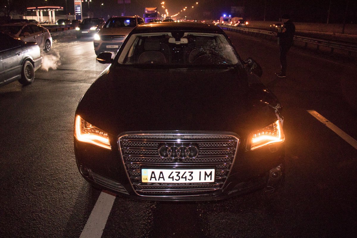 Автомобиль Audi ехал в сторону Киева Автомобиль Audi ехал в сторону Киева