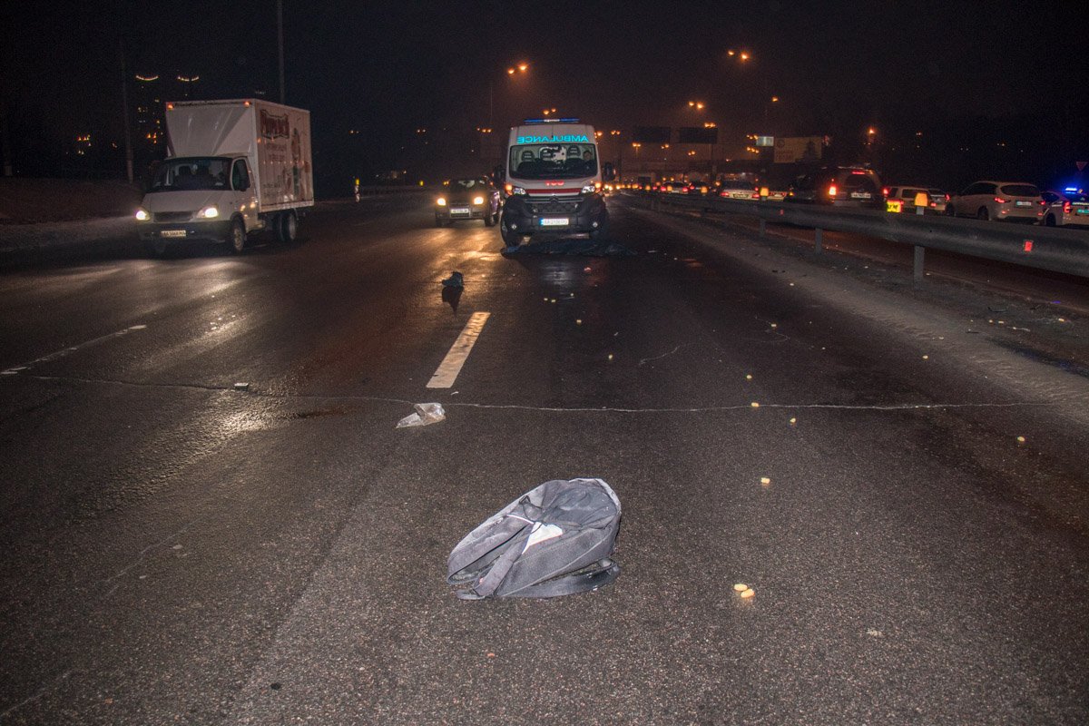 Личные вещи погибших разлетелись на несколько метров Личные вещи погибшего разлетелись на несколько метров