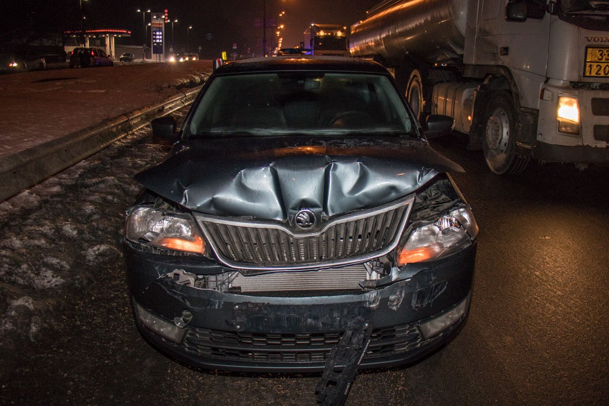 Из-за смертельной аварии сразу за местом гибели парня произошло еще одно ДТП Из-за смертельной аварии сразу за местом гибели парня произошло еще одно ДТП