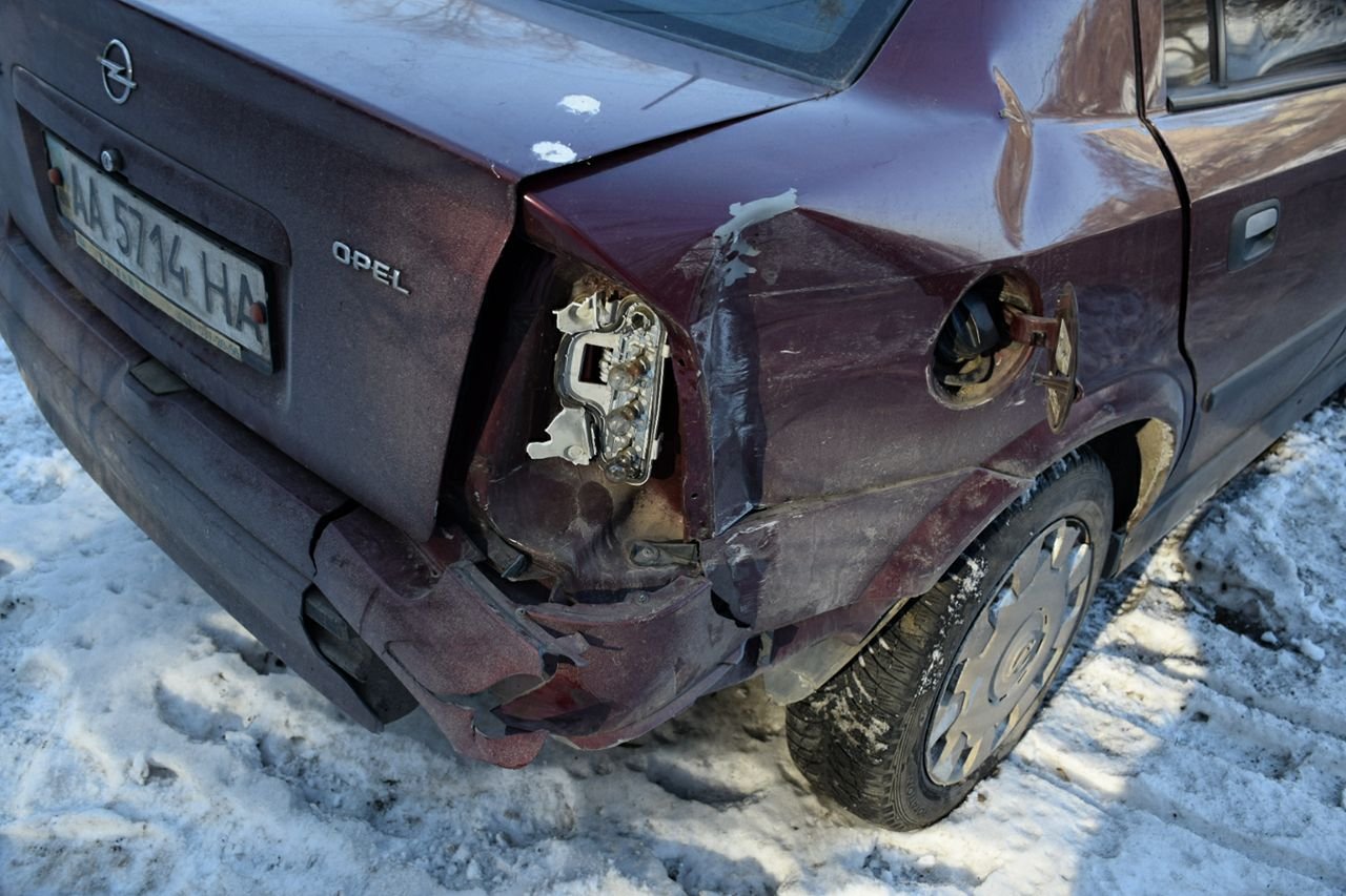 У Opel незначительно поврежден кузов У Opel незначительно поврежден кузов