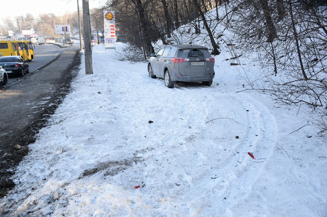 Обе машины вылетели на тротуар Обе машины вылетели на тротуар