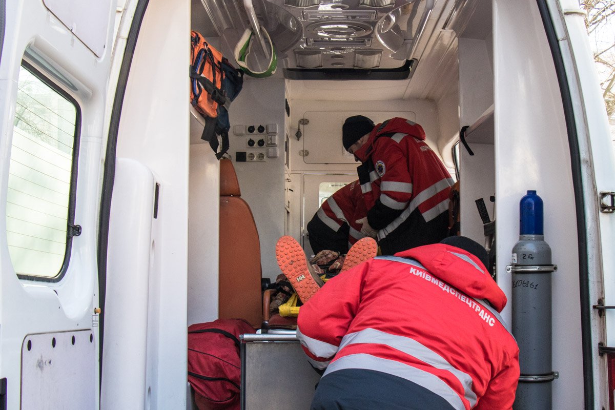 Почему он находился в квартире, с которой выпал, пока неизвестно Почему он находился в квартире, с которой выпал, пока неизвестно