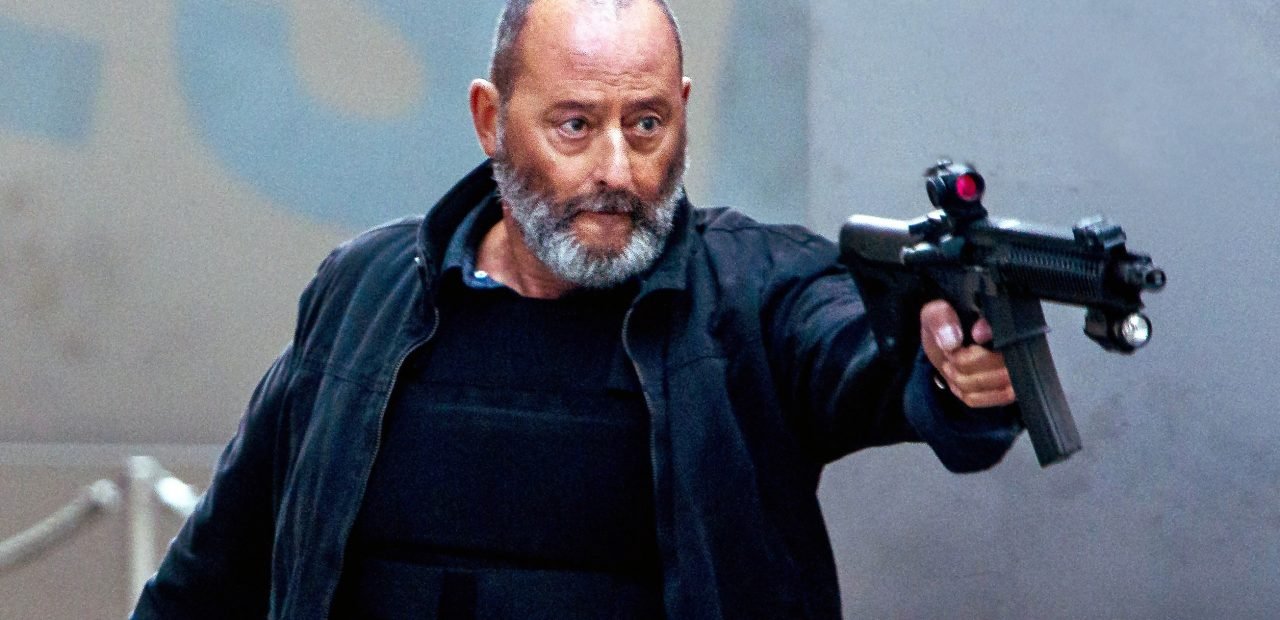 Жан Рено сыграет наемного убийцу, который спасет от гибели девушку