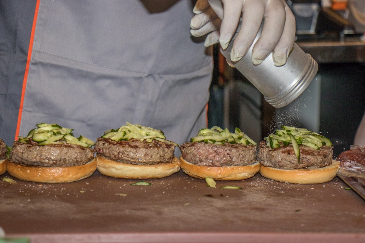 Коштує така смакота 199 гривень