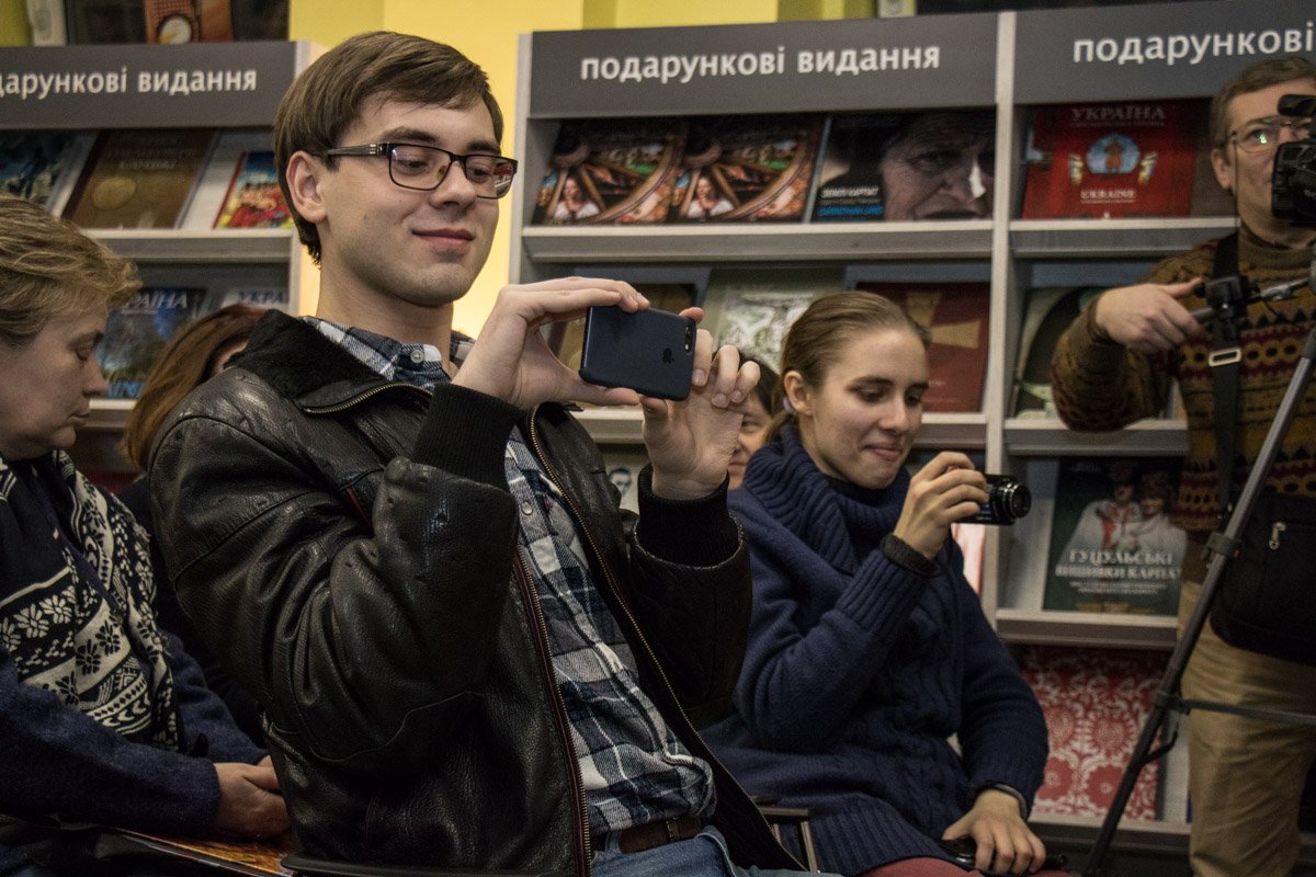 Присутствующие были явно рады увидеть любимого автора