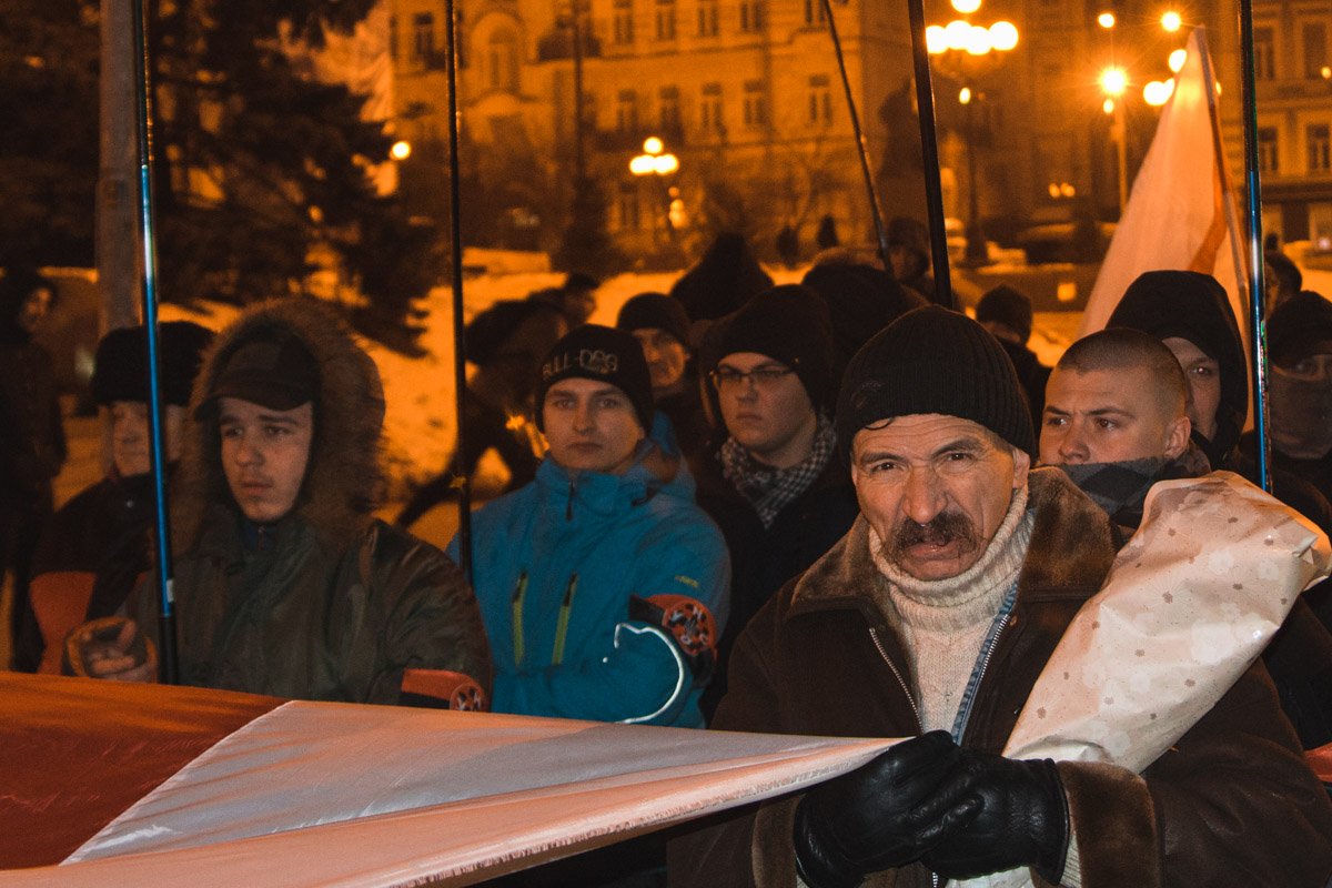Среди них были участники организаций "Белый молот" и "ОУНС", а также земляки Жизневского, которые приехали поддержать его из Беларуси