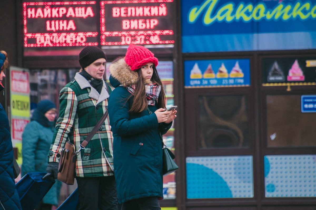 Яркие аксессуары в такую погоду поднимают настроение 