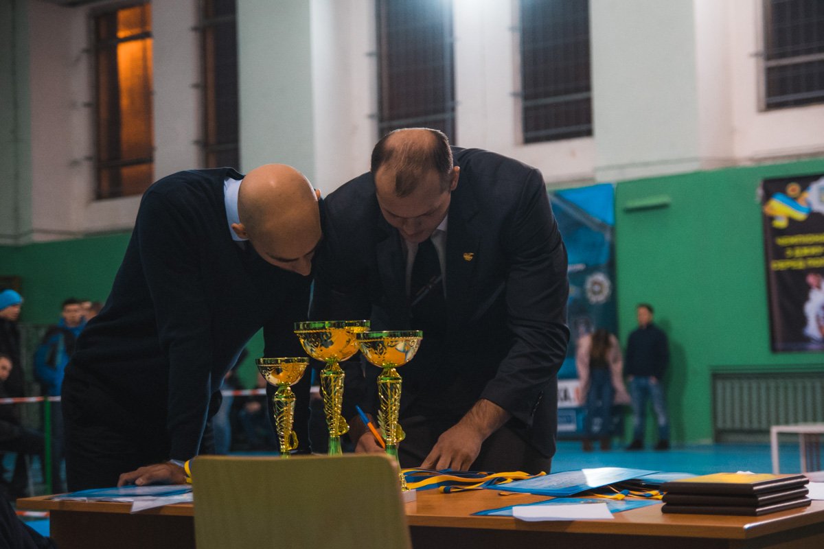 Специальное жюри оценивало профессионализм борцов 