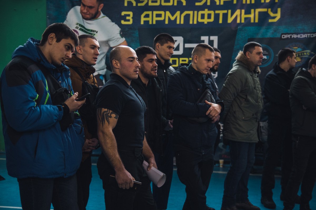 Болельщики внимательно наблюдали за происходящим и поддерживали своих товарищей