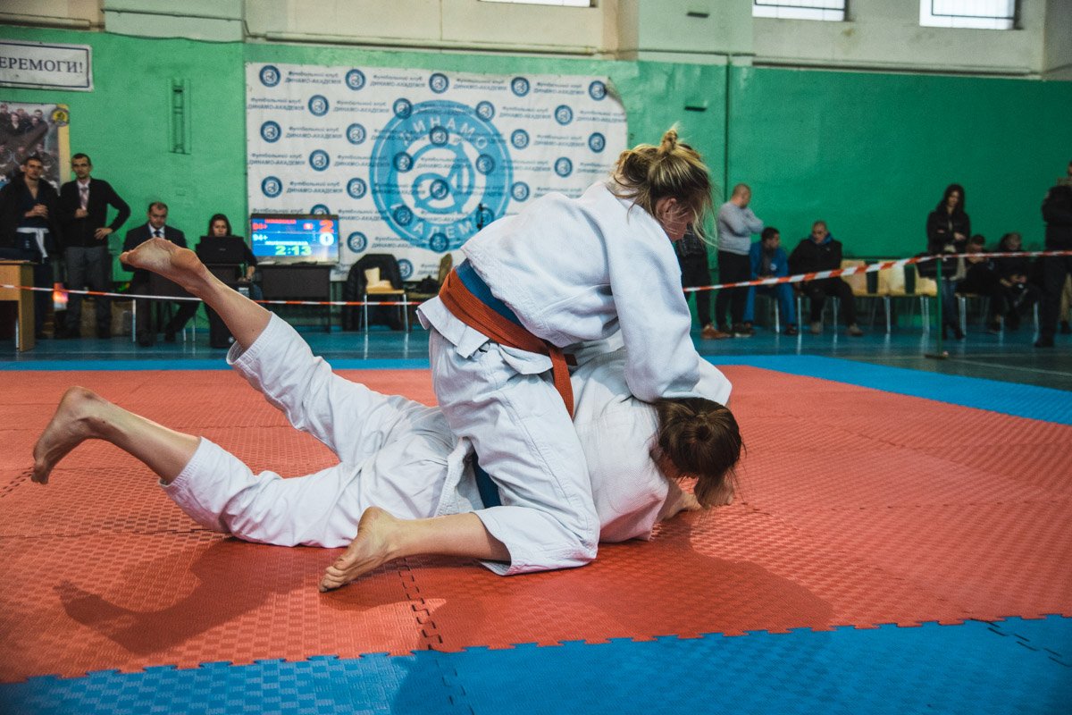 Джиу-джитсу освоили даже девушки