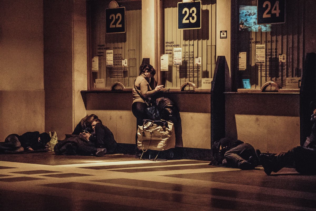 Кто-то ждет поезд, а кому-то его не дождаться Кто-то ждет поезд, а кому-то его не дождаться