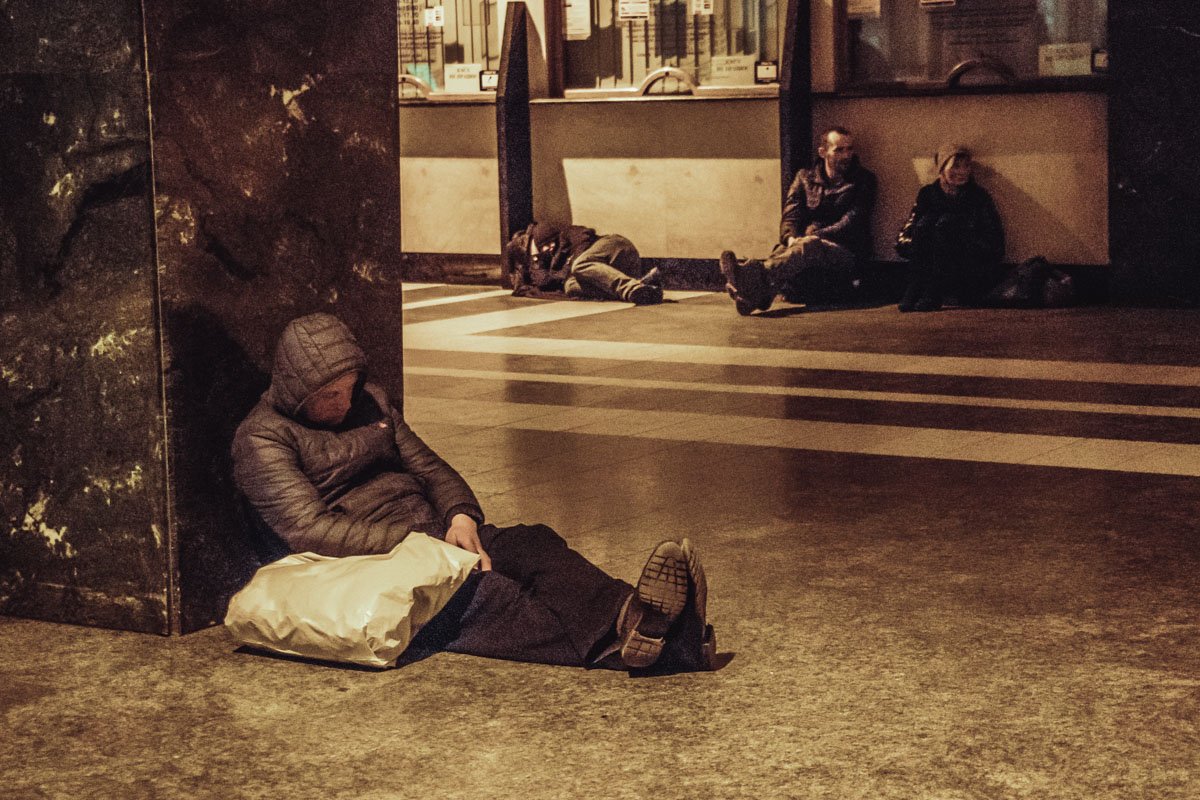 А под другой ожидают очередное утро А под другой ожидают очередное утро