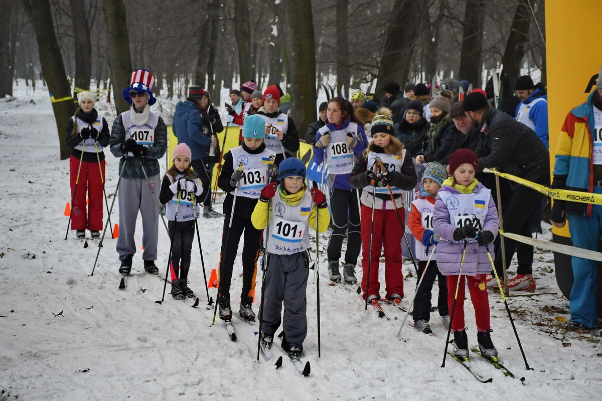 Дети открывали гонку