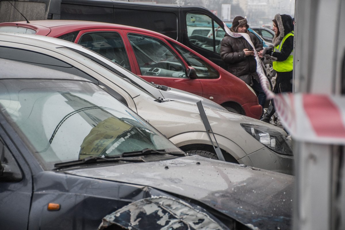 В припаркованных машинах людей не было