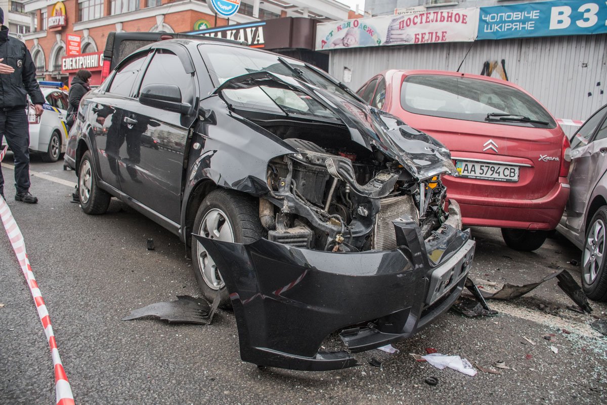 Chevrolet Aveo ехал на огромной скорости в крайней левой полосе